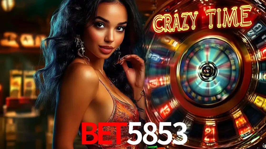 Mulher elegante ao lado da vibrante roda da fortuna do jogo de cassino ao vivo Crazy Time, um dos game shows mais populares e cheios de prêmios do bet5853.